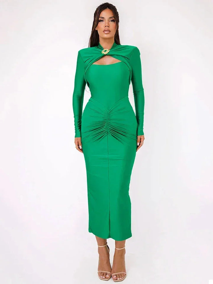 Robe longue femme en tissu fluide avec détails métalliques et manches longues évasées, parfaite pour une allure élégante.