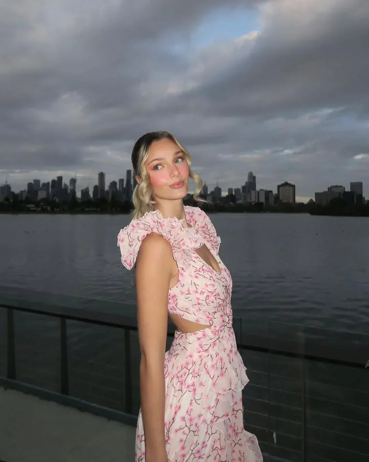 Robe maxi femme fleurie sans manches en coton léger, avec un imprimé floral coloré et une coupe fluide pour un confort…