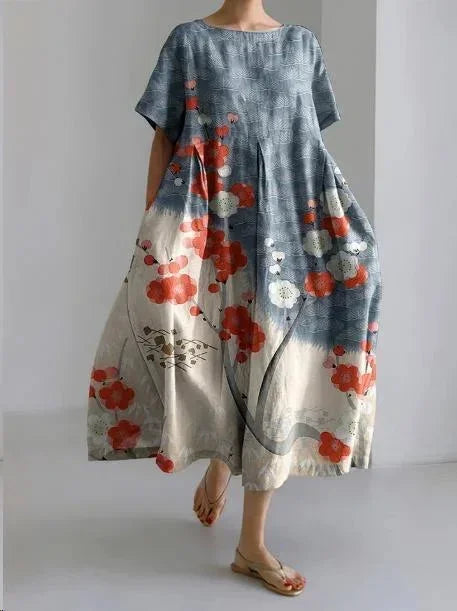 Robe maxi femme en tissu léger, design floral coloré, ample avec manches courtes et poches pratiques.