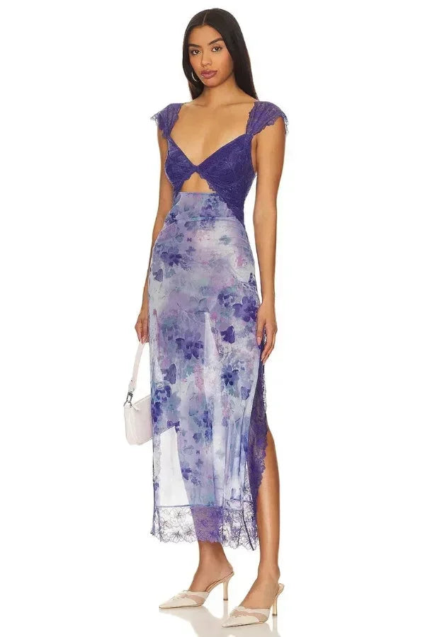Robe maxi femme en dentelle transparente, design floral avec cache-cœur, idéale pour les occasions estivales.