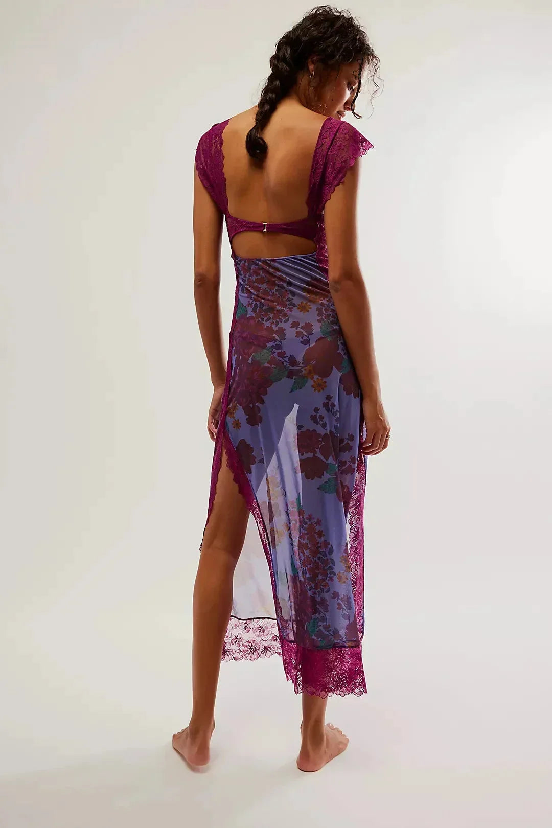 Robe maxi féminine en dentelle florale transparente avec design cache-cœur et manches longues, idéale pour les occasions…