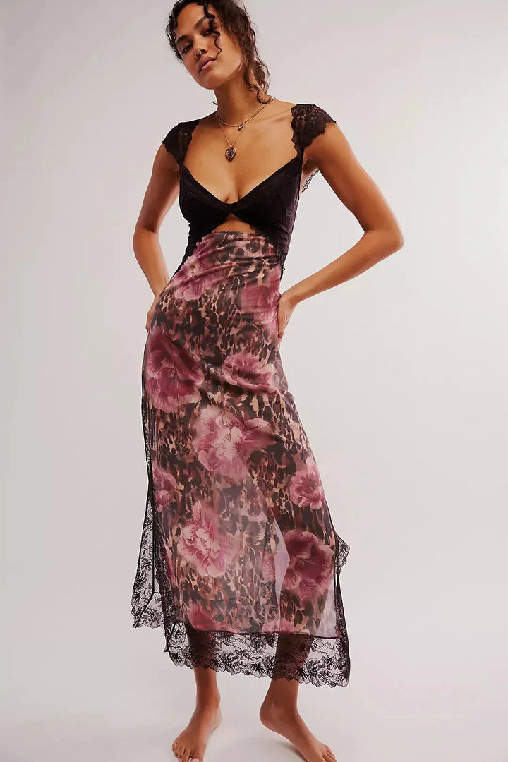 Robe maxi femme en dentelle transparente florale, design cache-cœur, coloris chocolat râpé, idéale pour une soirée d'été.