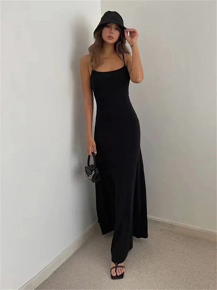 Robe longue femme longue en jersey, silhouette ajustée, sans manches, idéale pour les journées d'été.