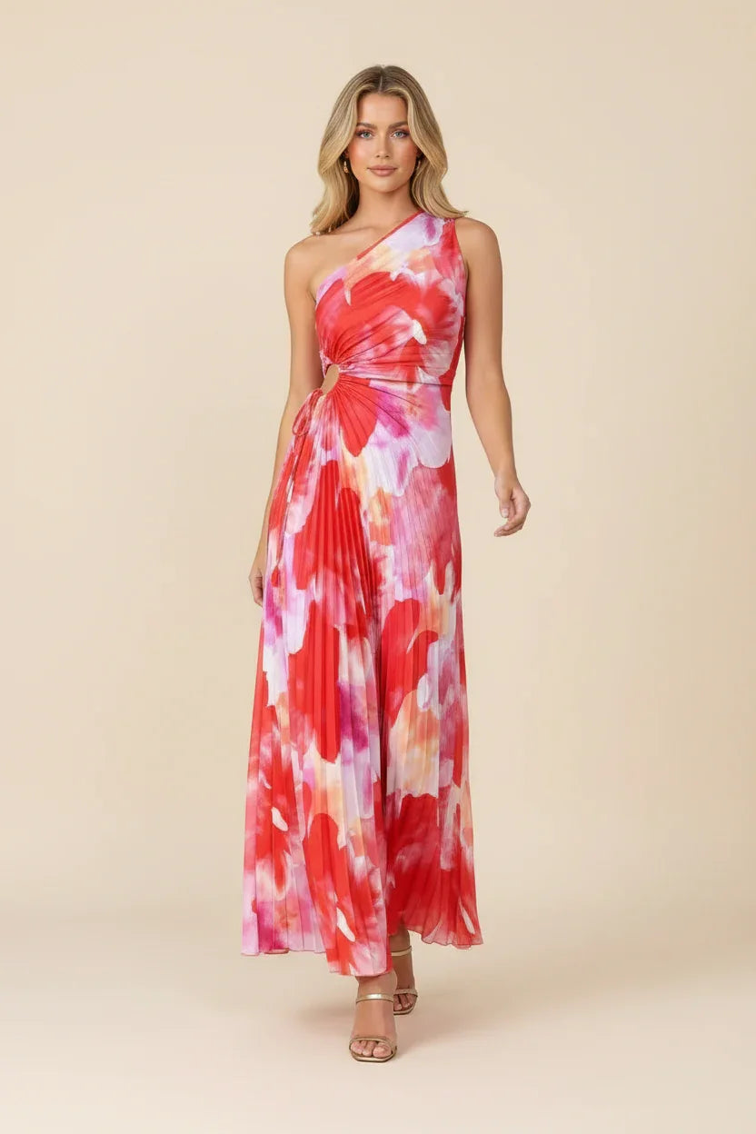 Robe maxi femme rouge à fleurs, en tissu léger, avec un design plissé et des manches courtes pour un look décontracté.