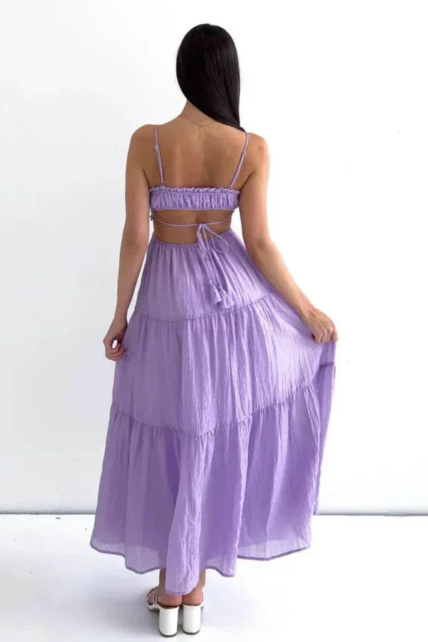 Robe longue d'été légère avec bretelles fines et dos nu, présentant un design volanté et aérien pour un confort idéal.