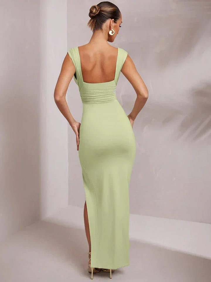 Robe longue fendue avec décolleté en V, tissu léger et fluide, parfaite pour les occasions estivales et comfortables à porter.