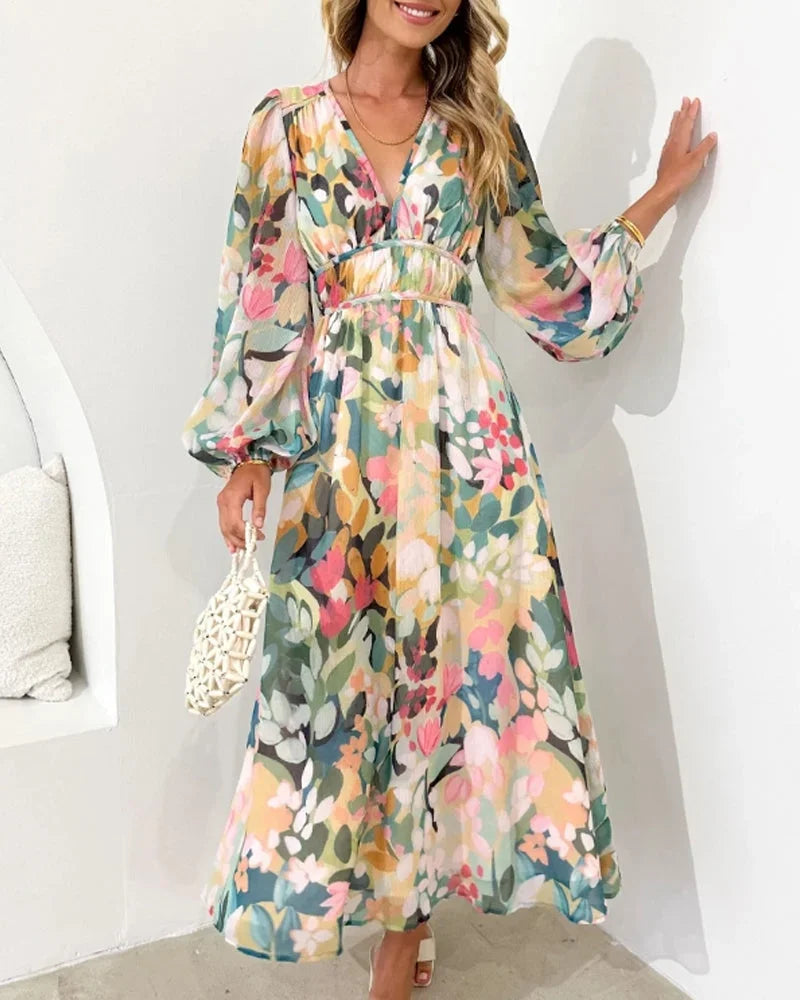 Robe longue fleurie pastel en tissu léger, manches longues, col en V, idéale pour le printemps et l'été.
