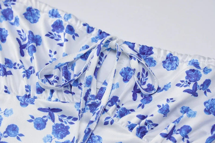 Robe longue fleurie sans manches avec bretelles ajustables, fabriquée en coton léger, parfaite pour un look estival.