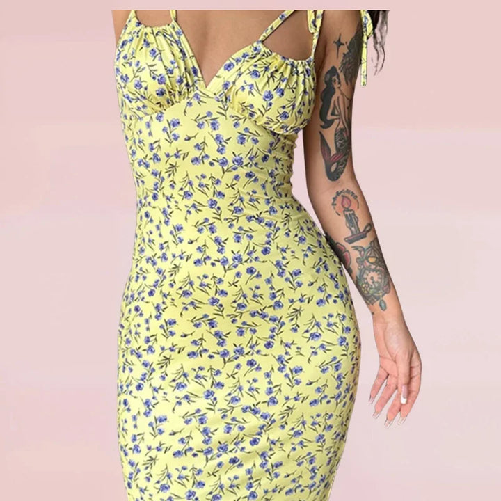 Robe longue fleurie sans manches, en coton léger, avec bretelles ajustables pour un confort estival.