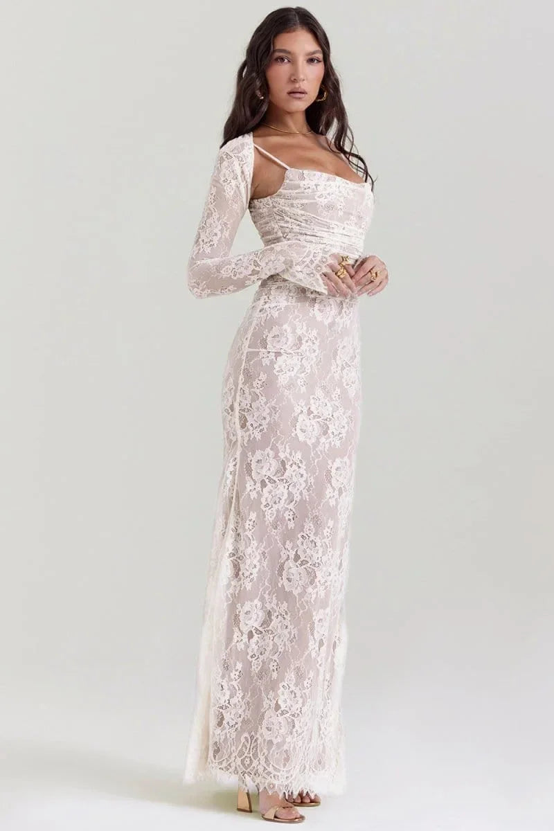 Robe longue à fleurs avec dentelle, manches longues et détails élégants aux épaules, idéale pour cérémonies et soirées.
