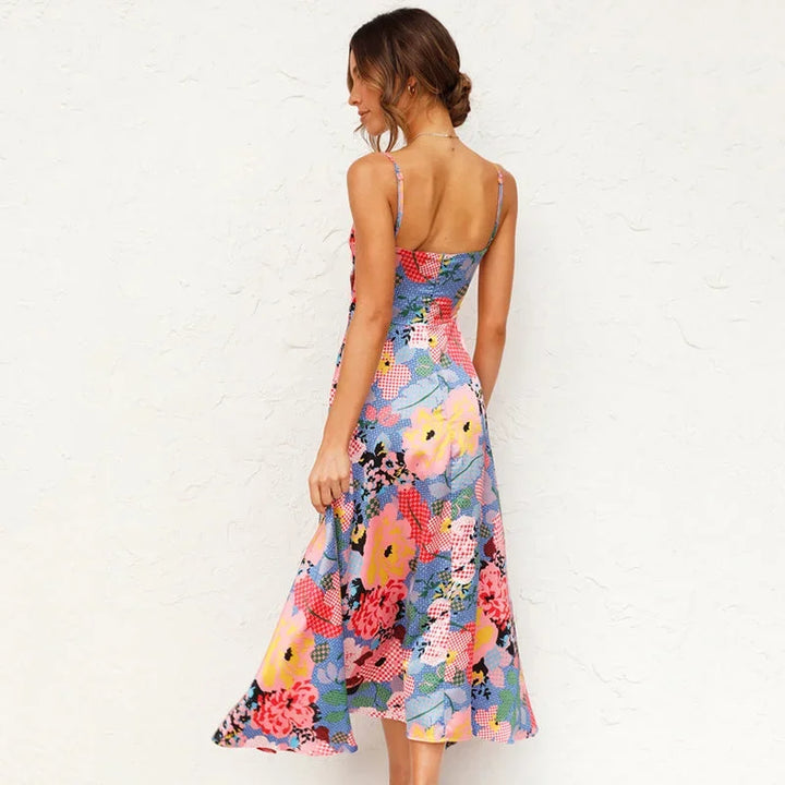Robe longue fluide à imprimé fleuri, bretelles nouées, coupe évasée, parfaite pour les journées d'été.