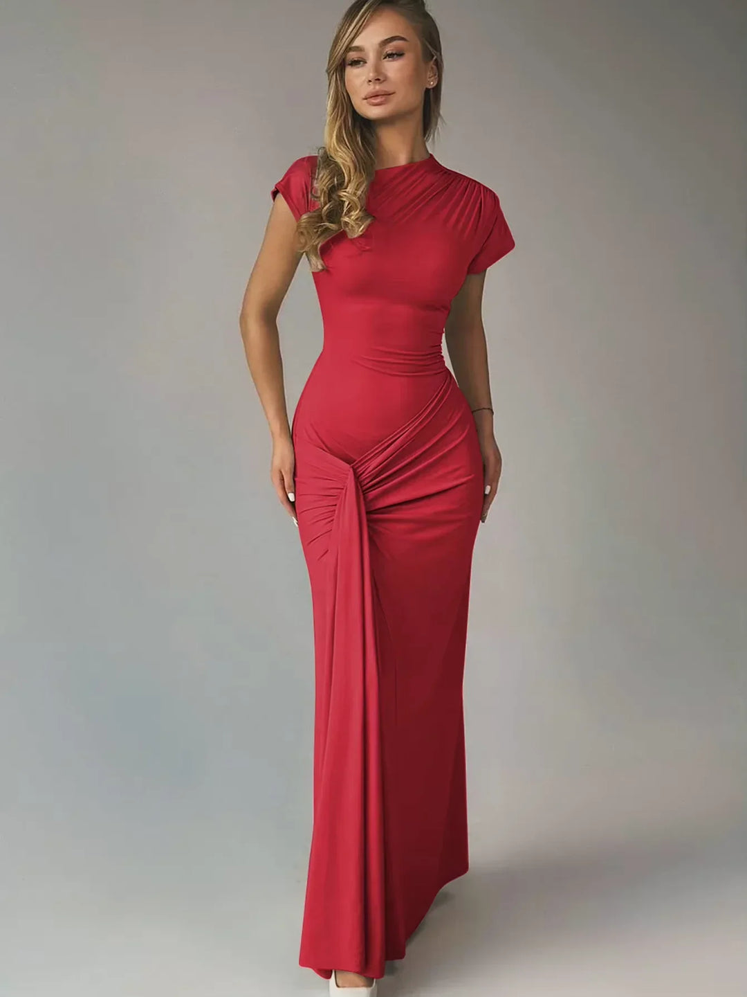 Robe longue froncée pour femmes, en coton léger, manches courtes, taille cintrée, parfaite pour les journées ensoleillées.