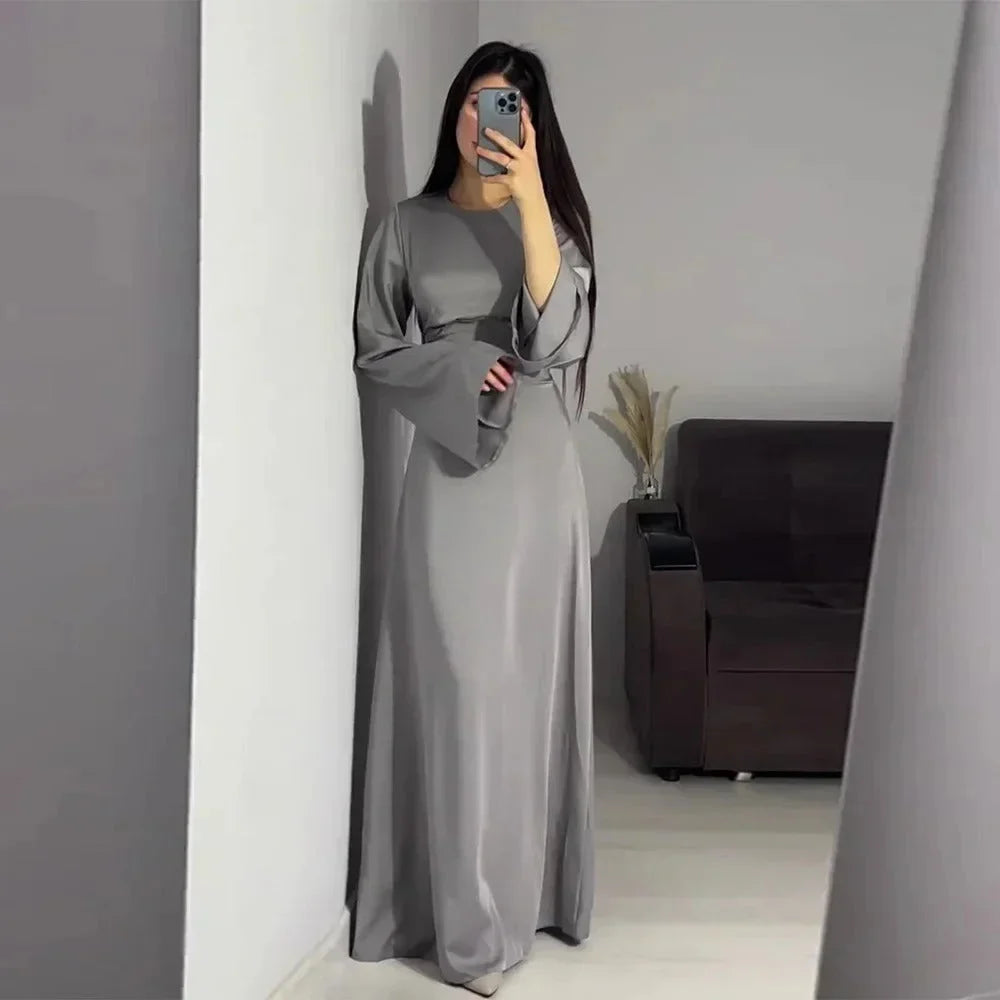 Robe longue longue en satin, à manches évasées, disponible en plusieurs couleurs, parfaite pour des occasions décontractées.