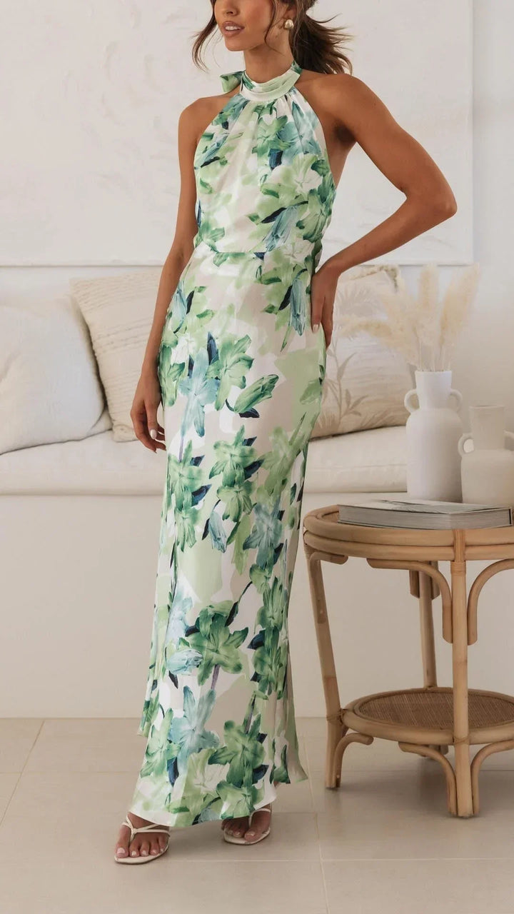 Robe longue à motifs floraux, dos nu, col montant, en tissu léger, parfaite pour les journées d'été.