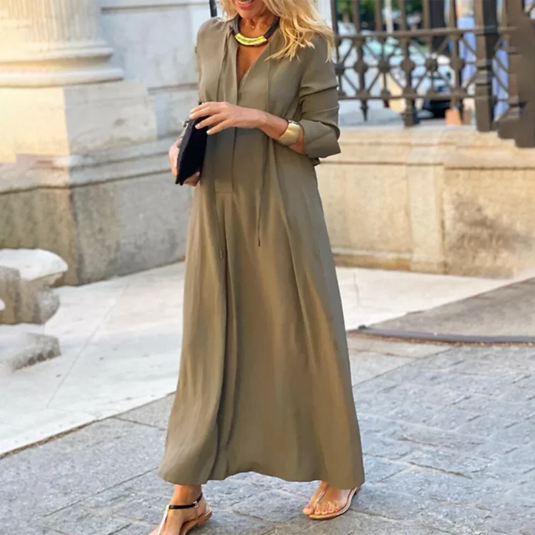 Robe longue femme en tissu doux, coupe régulière, manches longues, idéale pour l'automne avec un style polyvalent.