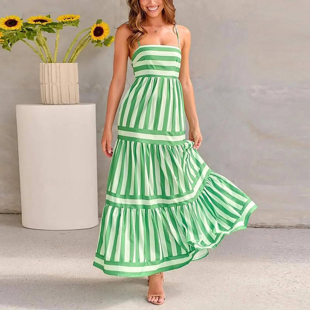 Robe longue à rayures, bretelles, étages, en coton léger, disponible en plusieurs couleurs pour un été décontracté.