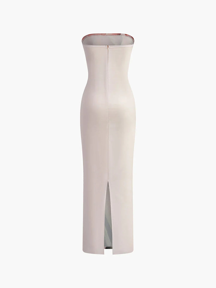 Robe longue sans bretelles en tissu léger, à motif floral orangé, parfaite pour les soirées d'été.