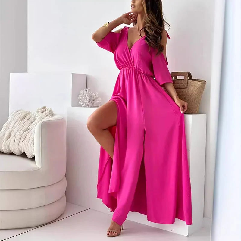 Robe longue sans manches en tissu léger, col en V, fente sur le côté pour une silhouette fluide et élégante.