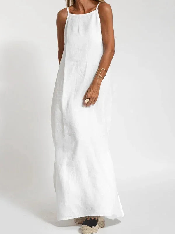 Robe longue sans manches en tissu léger, coupe fluide idéale pour une tenue décontractée en été.