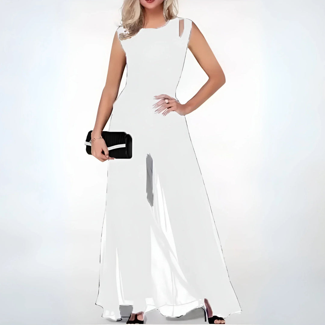 Robe longue sans manches en tissu fluide avec découpes latérales, idéale pour une tenue élégante lors de soirées.