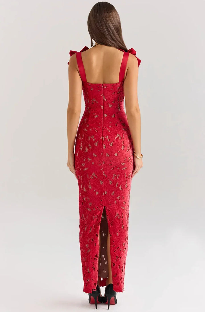 Robe longue en dentelle sans manches avec nœuds, élégante et légère, idéale pour des occasions estivales.