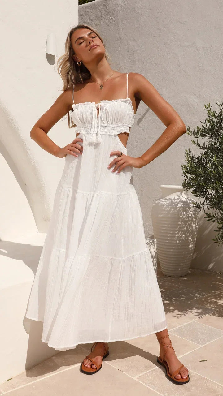 Robe longue à étages sans manches, tissu léger avec cordon au dos, style fluide parfait pour l'été.