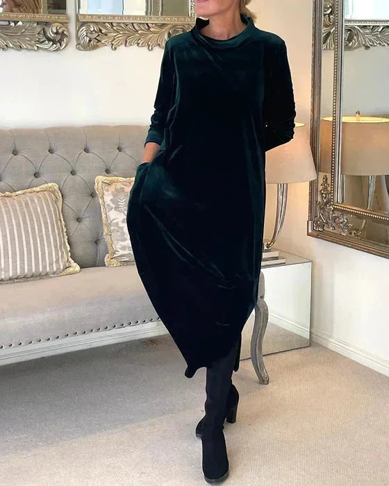 Robe midi ample en velours pour femme, dotée de poches pratiques et d'un design élégant et confortable.
