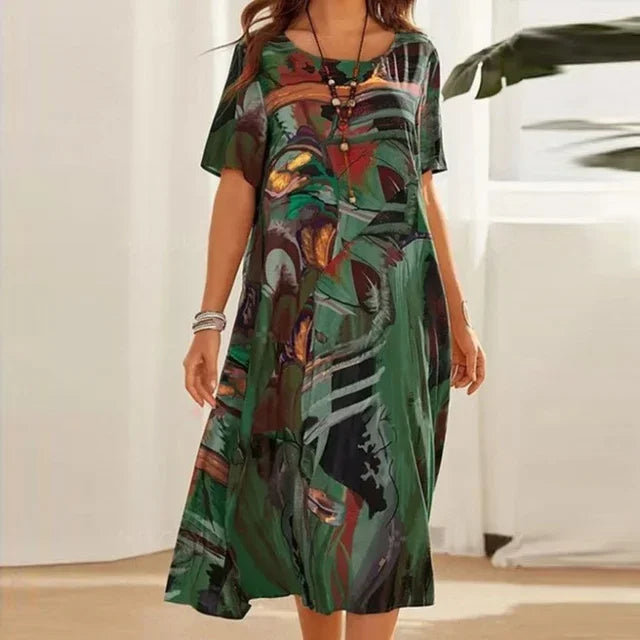 Robe midi ample à manches courtes, col rond, en tissu fluide avec imprimé coloré, idéale pour l'été et la modestie.
