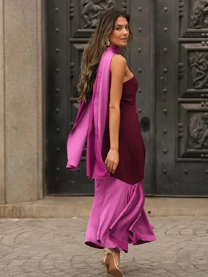 Robe midi asymétrique bordeaux et rose, sans manches, col droit, en tissu fluide pour un look élégant lors des soirées.