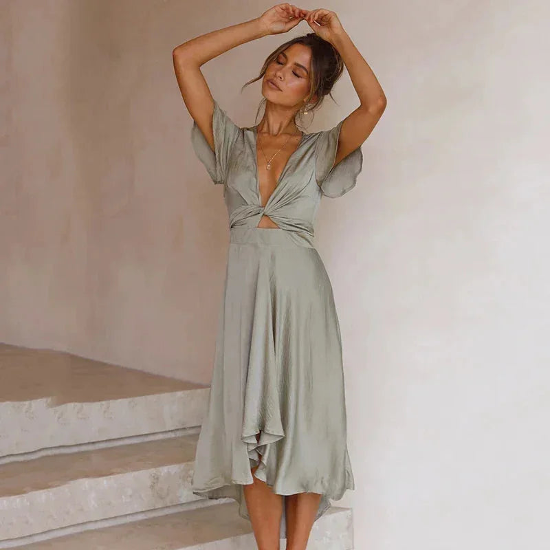 Robe midi asymétrique en tissu léger, manches papillon, col V et nœud devant, parfaite pour les soirées d'été.