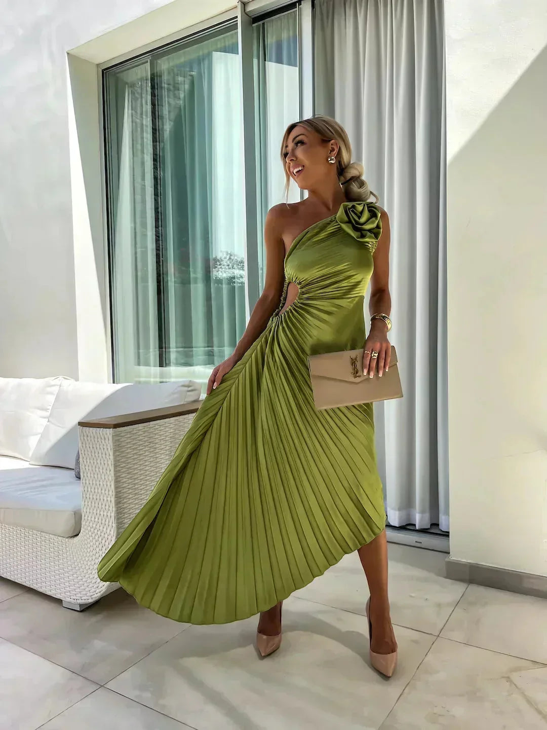 Abito Midi Donna Plissettato Asimmetrico con Scollo Cut-Out - Vesarelli