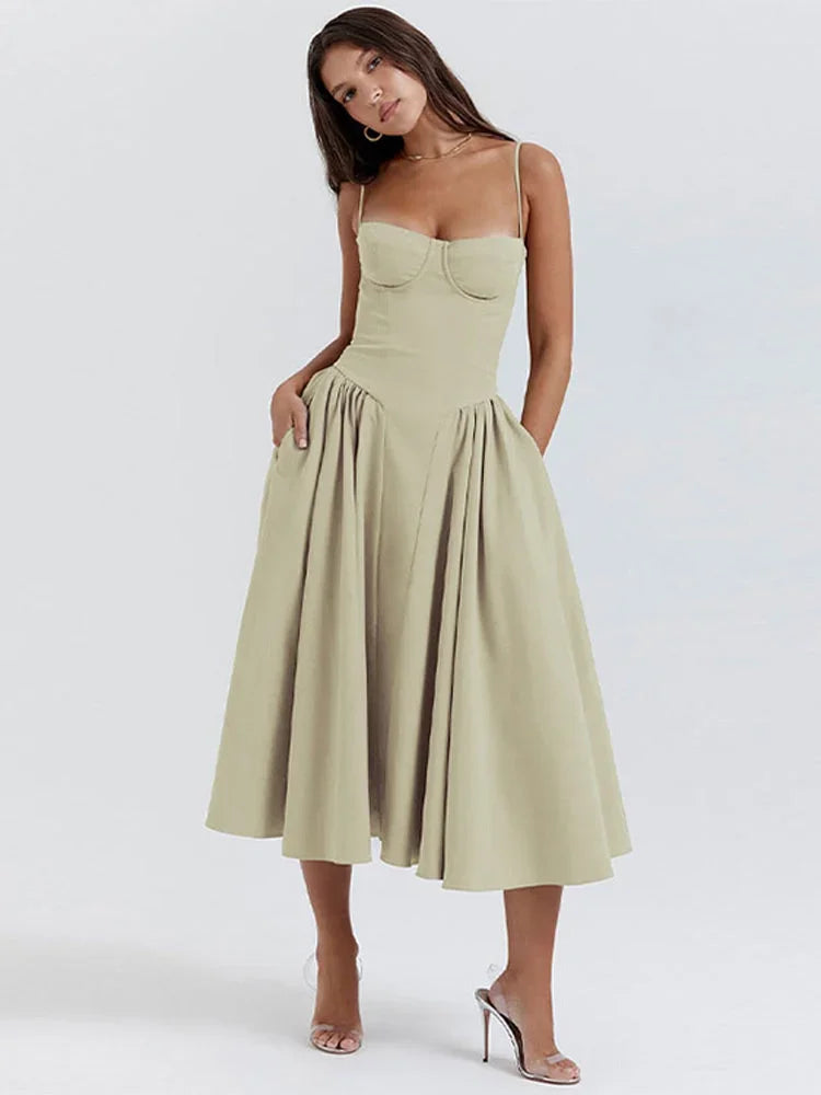Robe midi en tissu léger, ajustée au bodice, jupe évasée avec bretelles fines, idéale pour les événements.