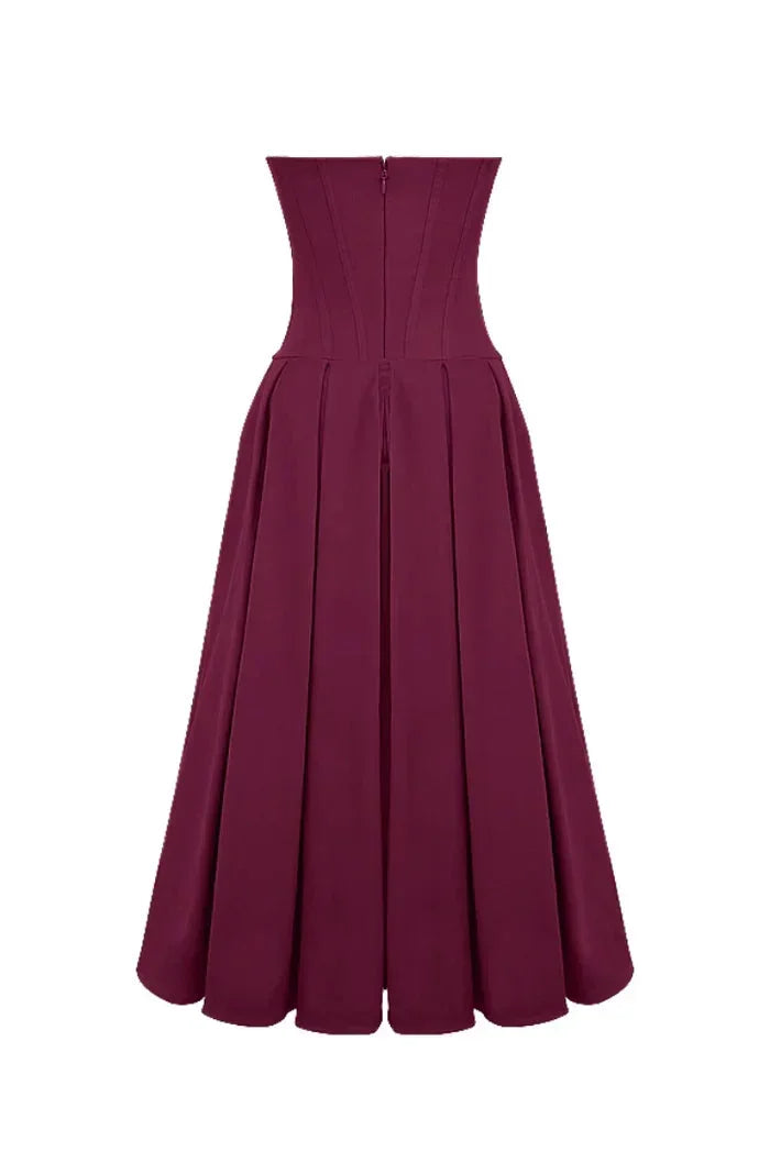 Robe midi bustier en tissu léger avec corset et coupe évasée, idéale pour une soirée élégante.