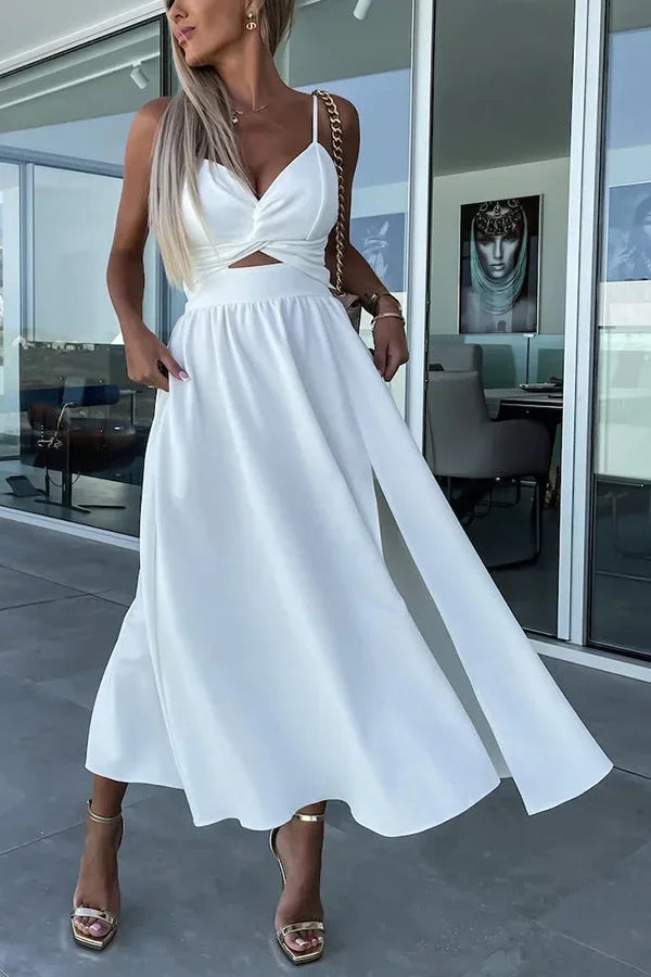 Robe midi décontractée en tissu léger avec découpes, poches pratiques et longue fente pour un style décontracté.