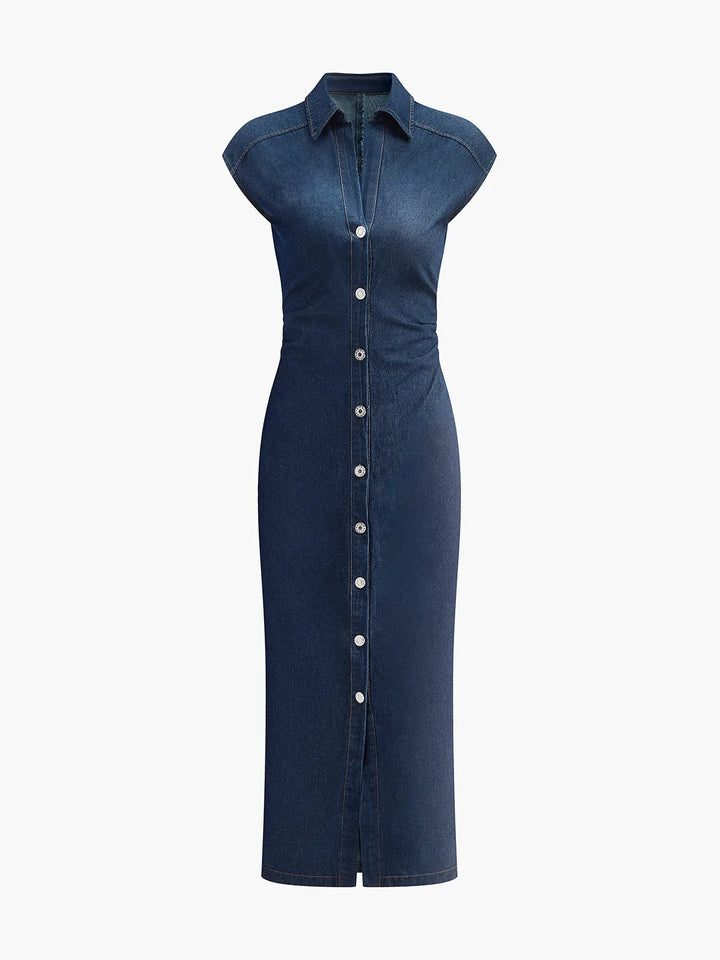 Robe midi en jean bleu foncé, sans manches, col V, avec des boutons sur le devant et une coupe décontractée.
