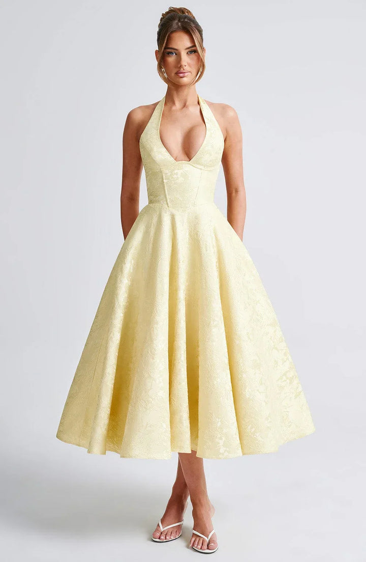 Robe midi femme en coton léger, avec dos nu et jupe évasée, idéale pour les journées ensoleillées.
