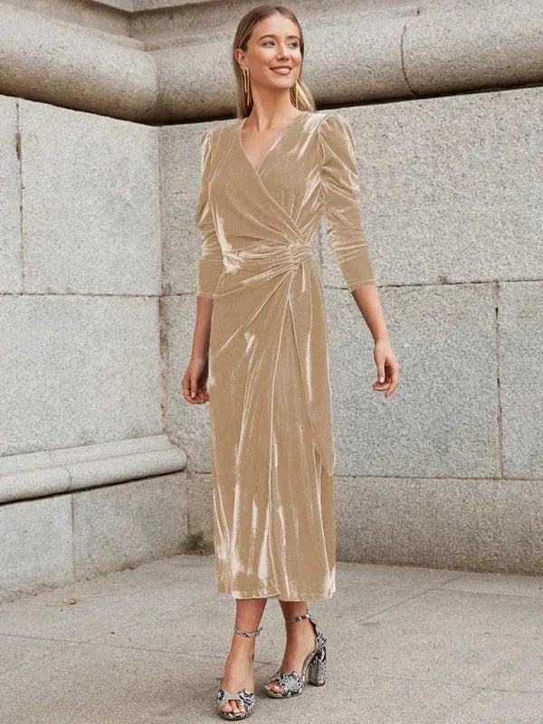 Robe midi kaki femme, cache-cœur avec manches bouffantes et détails noués, en tissu léger et fluide pour un confort optimal.