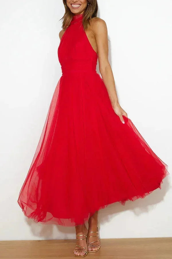 Robe midi femme en tulle plissé avec col haut et ceinture, parfaite pour un look élégant et féminin.