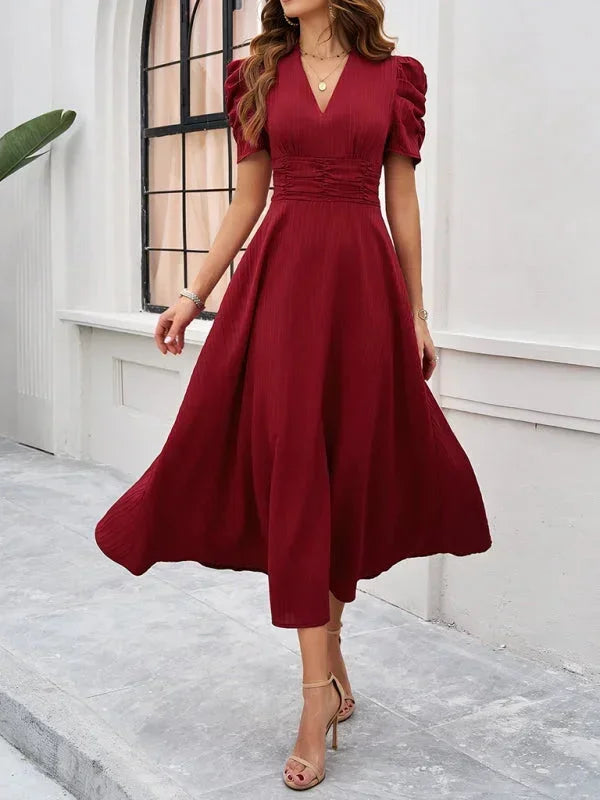 Robe midi femme en coton avec col V et manches bouffantes, au design floral délicat, parfaite pour le printemps.