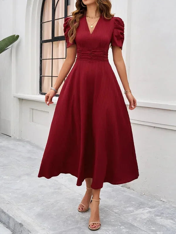 Robe midi femme en coton, col V, manches bouffantes, motif floral printanier, idéale pour une tenue décontractée.