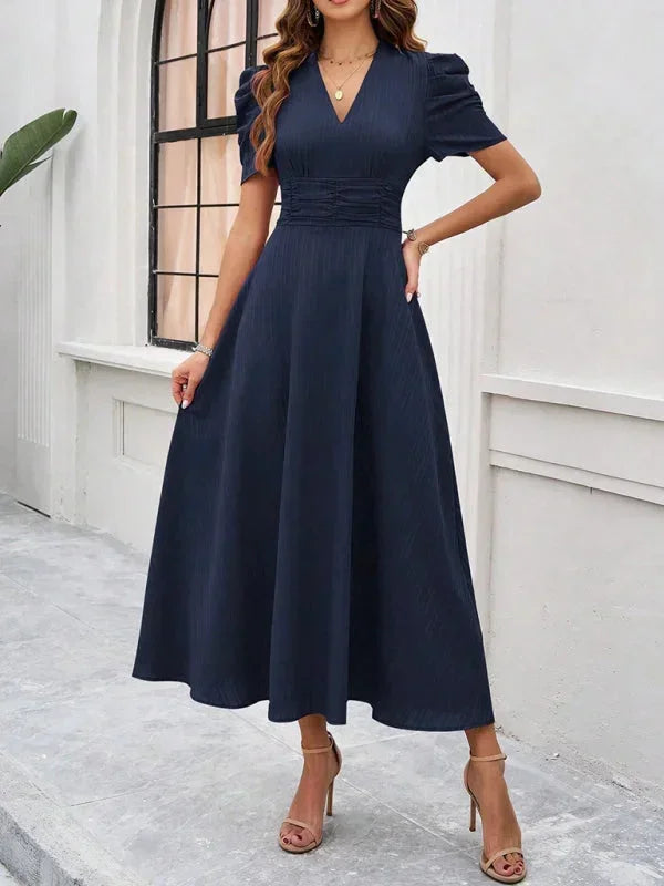 Robe midi femme marine, col V, manches bouffantes, en coton léger, idéale pour les occasions décontractées.