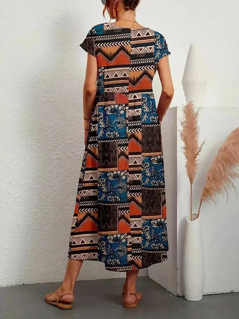 Robe midi en coton avec imprimé floral et poches pratiques, idéale pour un look décontracté et élégant.