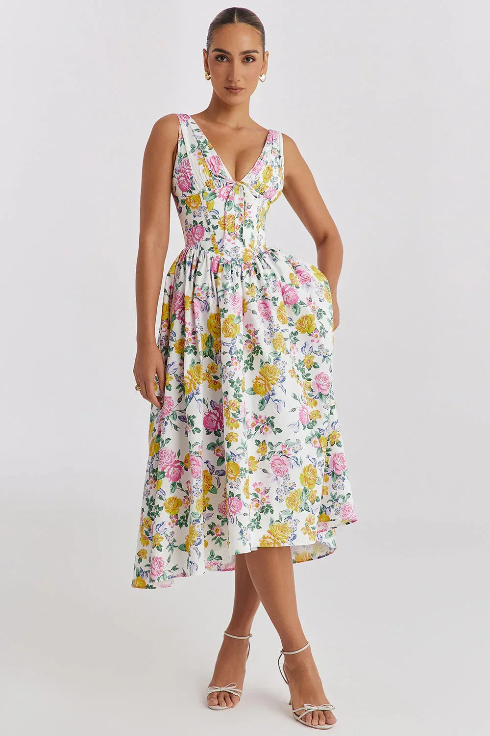 Robe midi pour femme sans manches, en coton léger, motif floral coloré, idéale pour les journées ensoleillées.