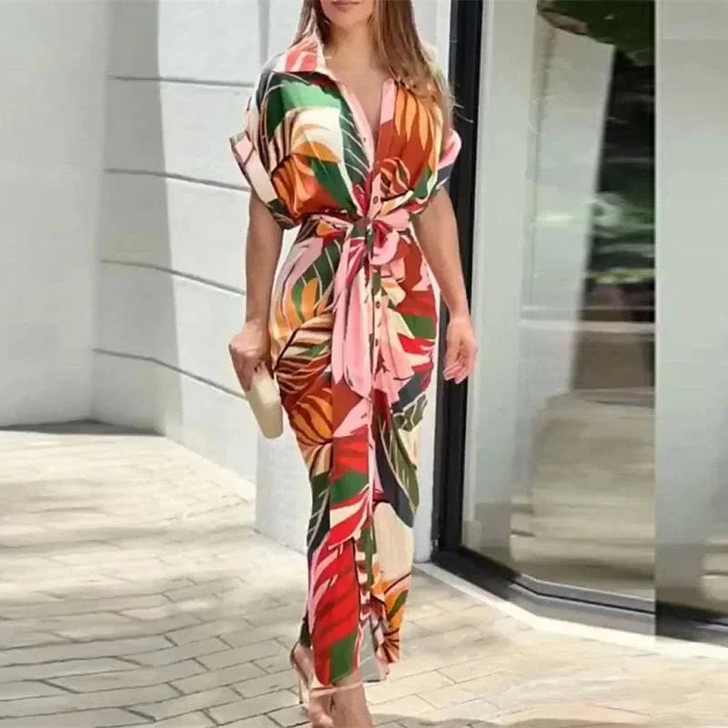 Robe midi femme multicolore en chiffon léger, imprimé abstrait, avec ceinture ajustable pour un ajustement personnalisé.