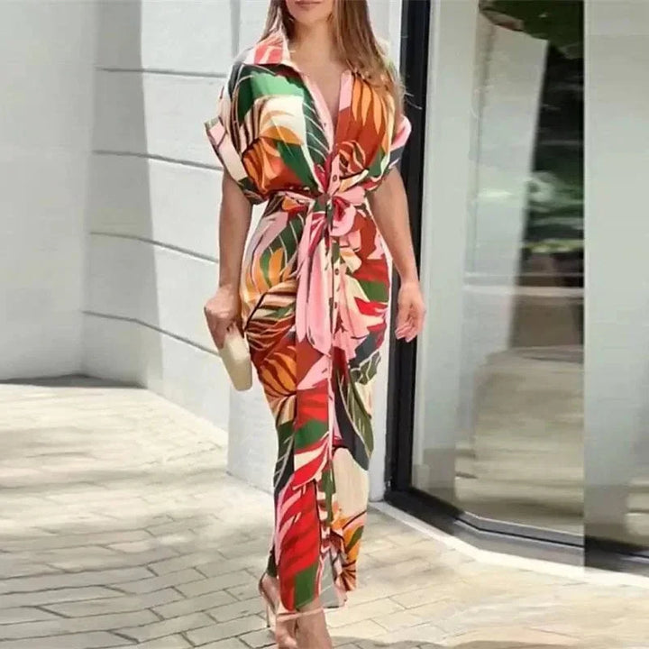 Robe midi femme multicolore en chiffon léger, imprimé abstrait, avec ceinture ajustable pour un ajustement personnalisé.