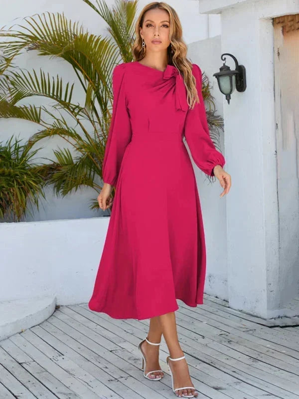 Robe midi verte claire à manches longues, en coton léger, dotée d'un nœud décoratif à la taille et d'une coupe fluide.