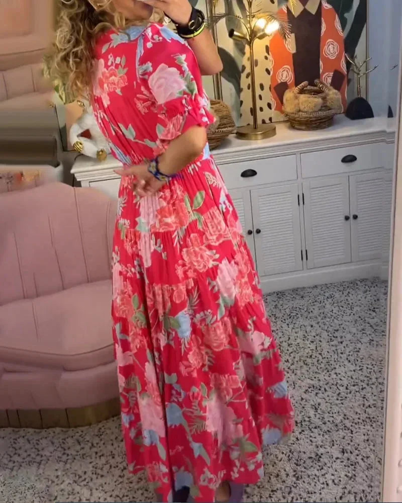 Robe midi à motifs floraux, manches courtes, en coton léger et respirant, parfaite pour les journées estivales.
