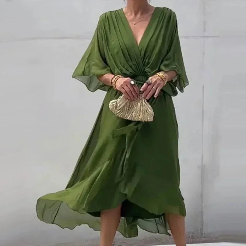 Robe midi femme portefeuille en tissu léger, col V, nouage à la taille pour un ajustement flatteur et un style décontracté.