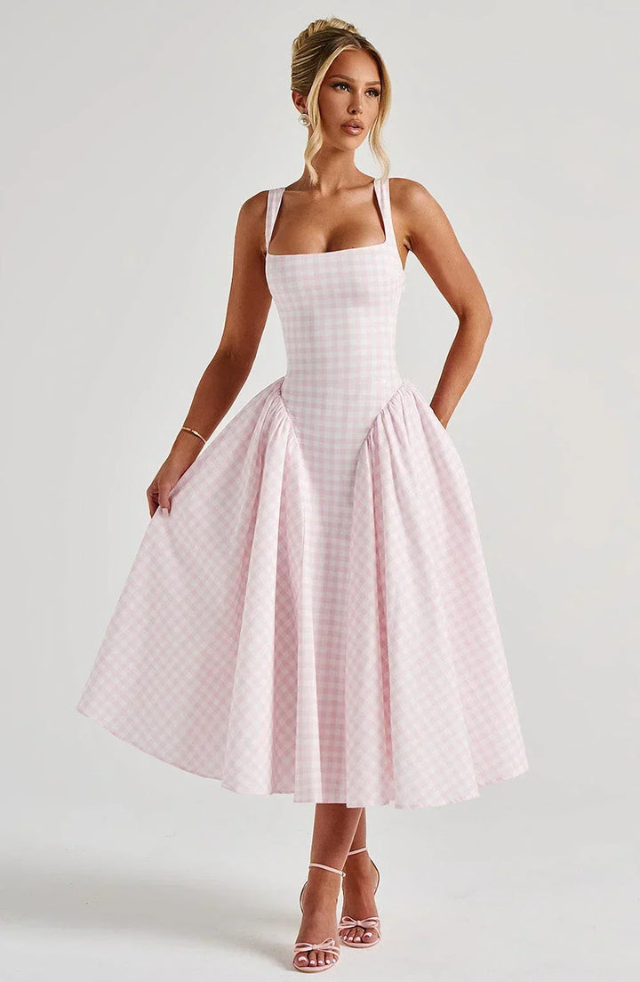 Robe midi femme à carreaux, évasée, en coton léger, avec bretelles larges et une coupe confortable.