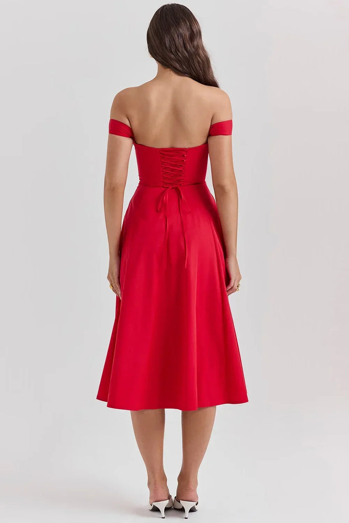 Robe midi fleurie à bretelles, en coton léger, avec fente latérale pour un style d'été décontracté et féminin.